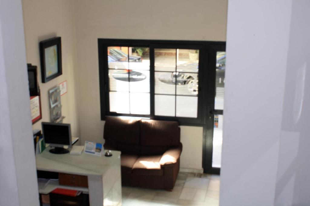 Hostal Carlos I La Línea de la Concepción Εξωτερικό φωτογραφία
