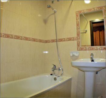Hostal Carlos I La Línea de la Concepción Εξωτερικό φωτογραφία